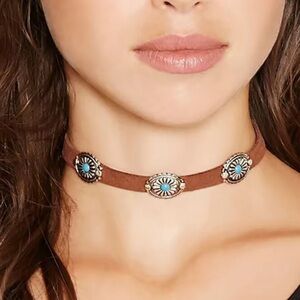 New! Western style Brown Choker Necklace with torques Accents